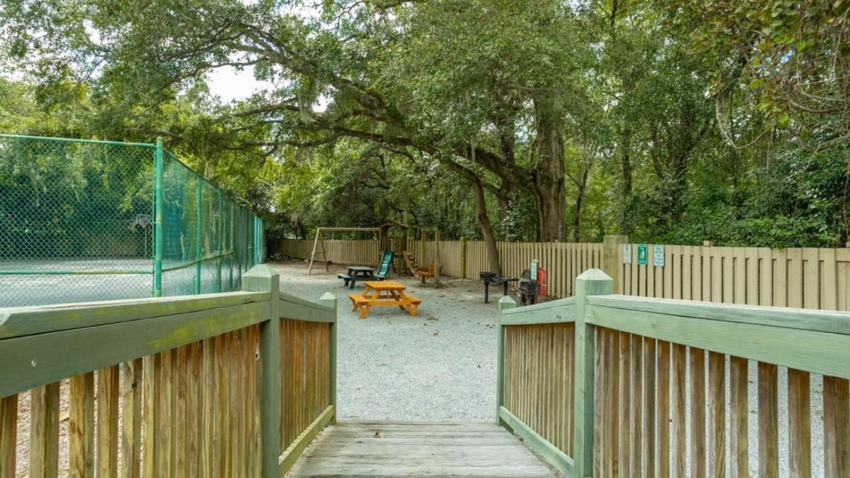 Walk To The Beach Waterfront Oasis Hilton Head Island Exterior foto