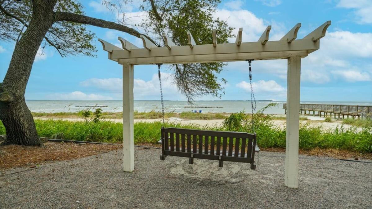 Walk To The Beach Waterfront Oasis Hilton Head Island Exterior foto